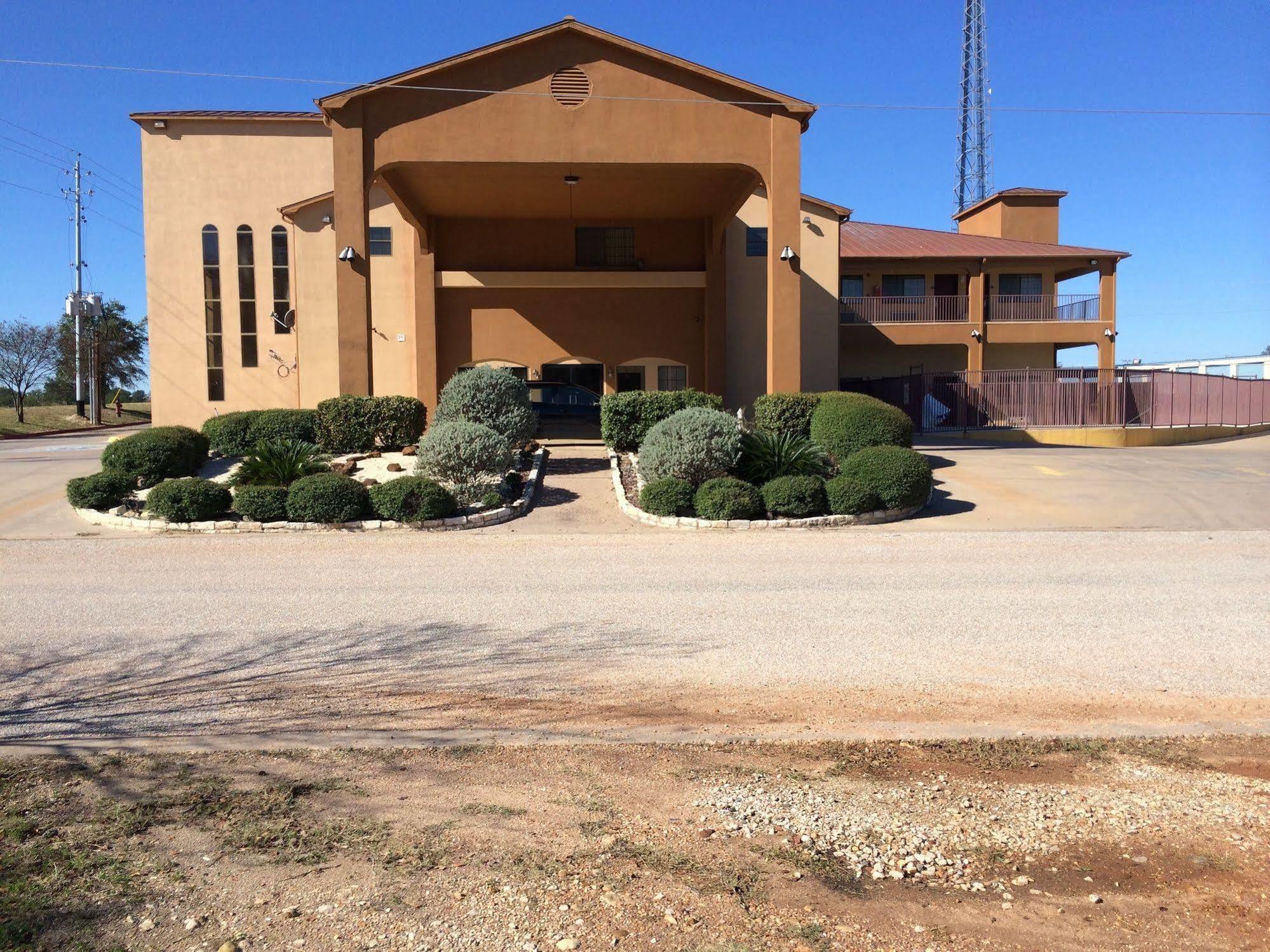 Super 8 By Wyndham Bastrop Tx Motel Exterior photo